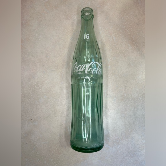 Vintage Coca Cola Green Glass Bottle 16 fl. oz. 1/2 Quart - Picture 4 of 16